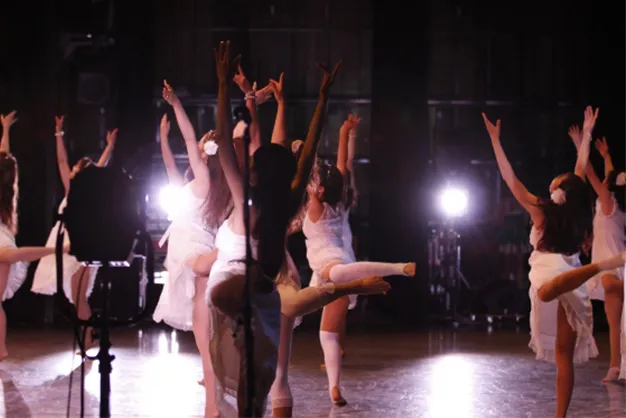 ジャズダンスとは？特徴や5つの基本ステップを紹介